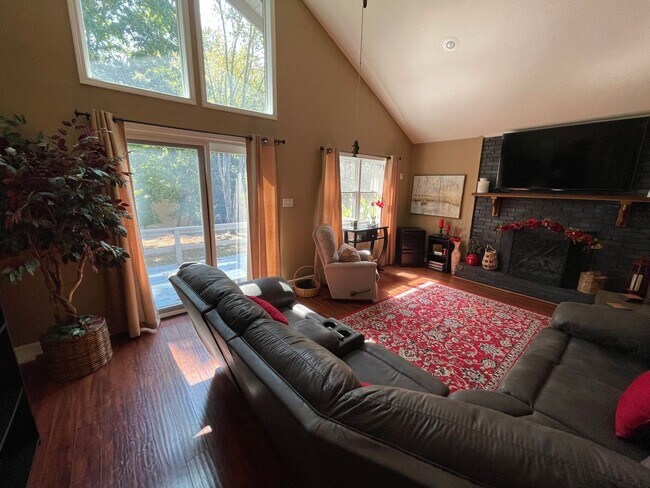 Building Photo - Furnished House at Lake Barkley
