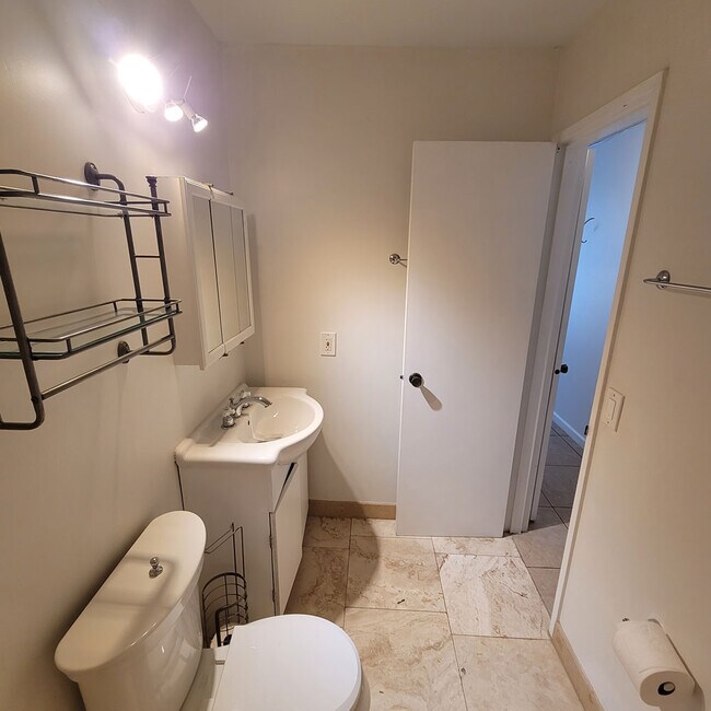 Master Bathroom - 1228 West Ave