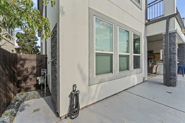 Building Photo - 1822 Jade Hollow Ln
