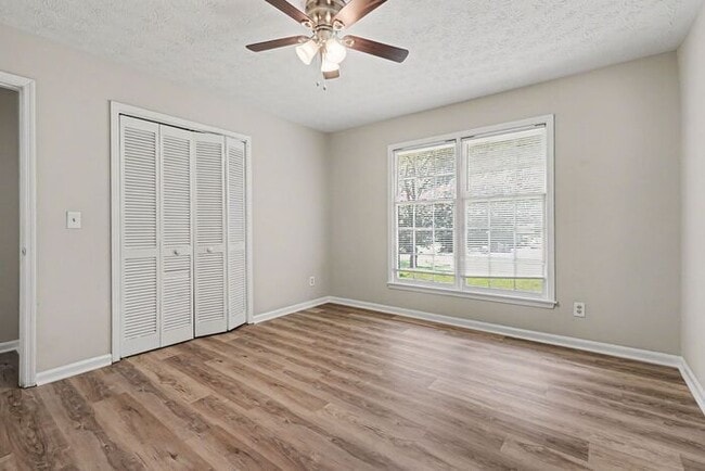 Building Photo - 2BR/1BA Duplex Conveniently Located Off Pleasant Hill & Cruse Rd!
