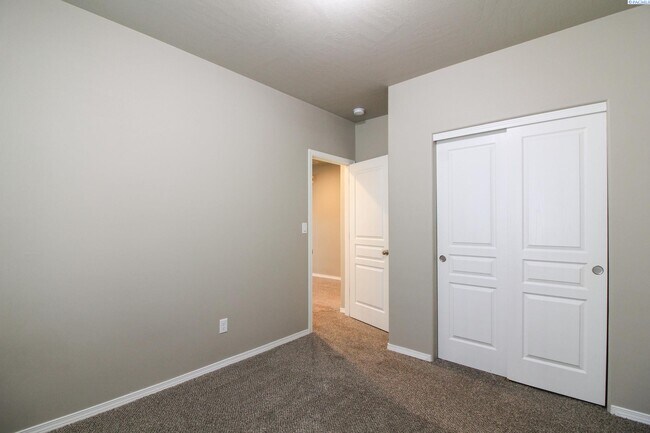 Building Photo - West Pasco 3 bed/2 bath Home