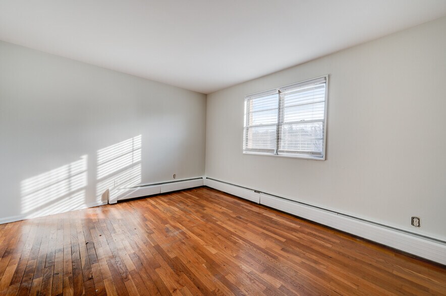 Building Photo - 103 Cooper Hill St