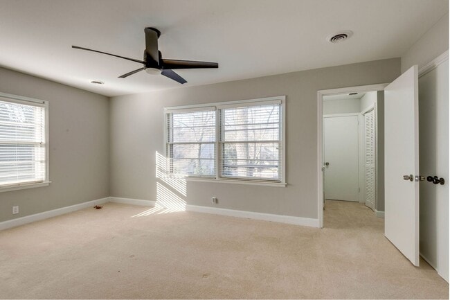 Building Photo - Spacious Green Hills Retreat | 3–4BR, 3BA | Deck, Hot Tub, & Prime Location