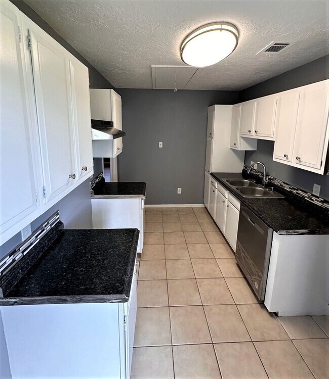Building Photo - 2321 Gladys St, Beaumont TX 77702