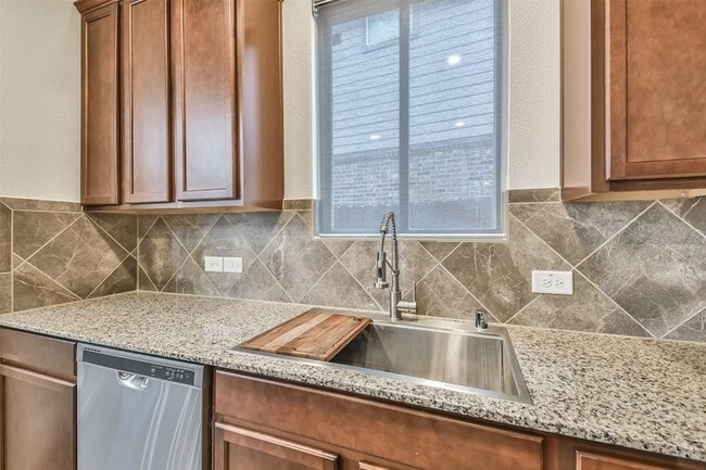 Building Photo - 5047 Royal Amber Ln