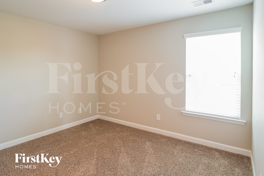 Building Photo - 3037 Adventure Way