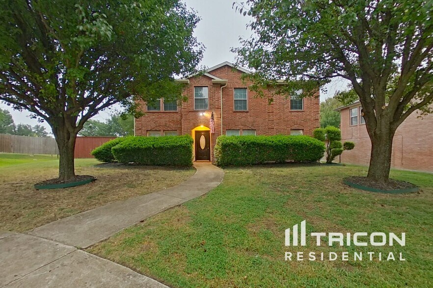 Primary Photo - 712 Forest Creek