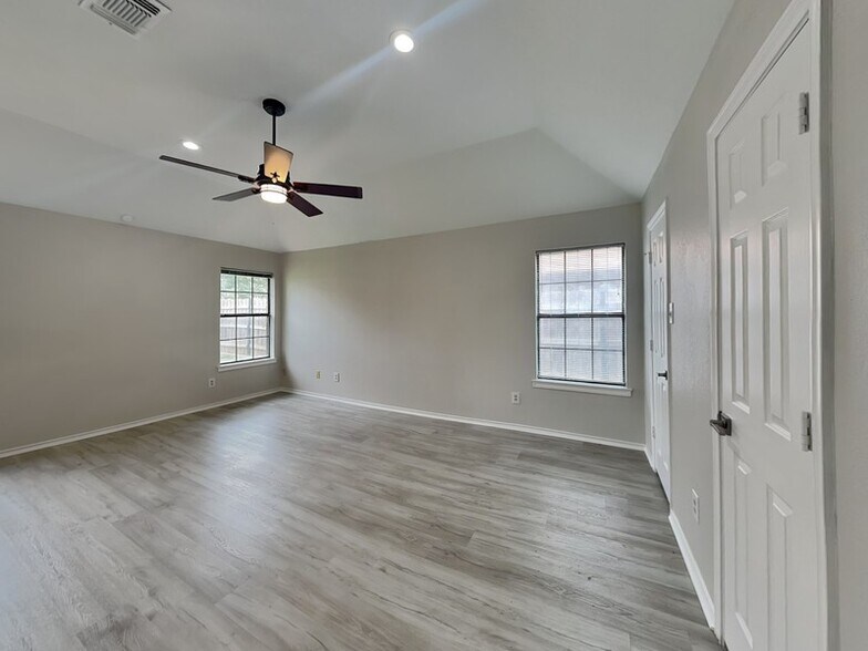 Building Photo - 4912 Barberry Dr