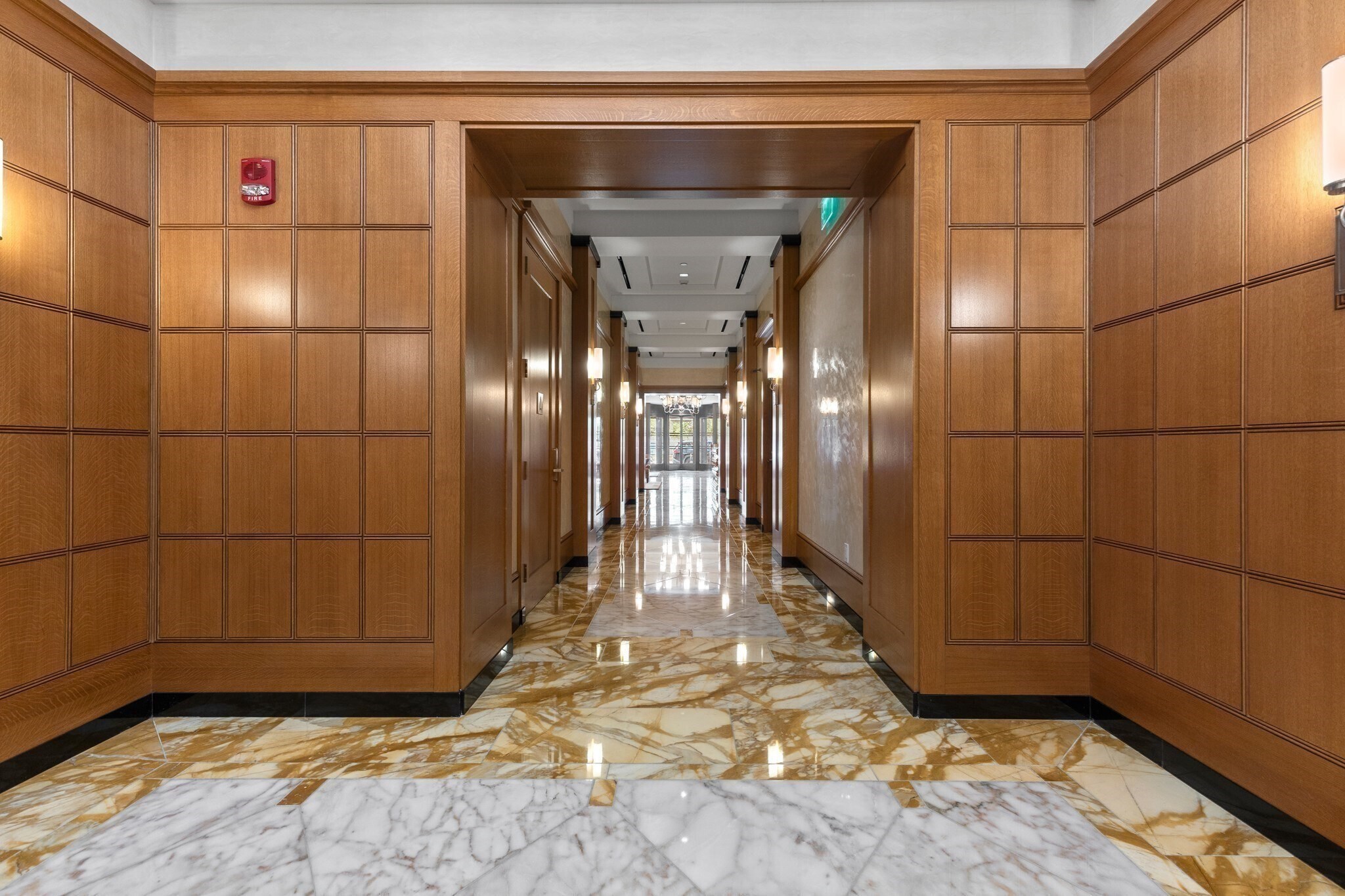 Building Photo - 400 Stuart St