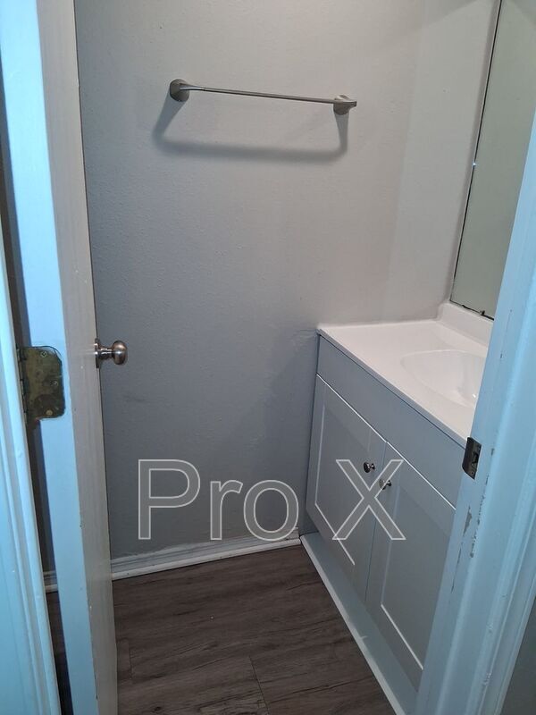 Building Photo - 518 N Betty Jo Dr