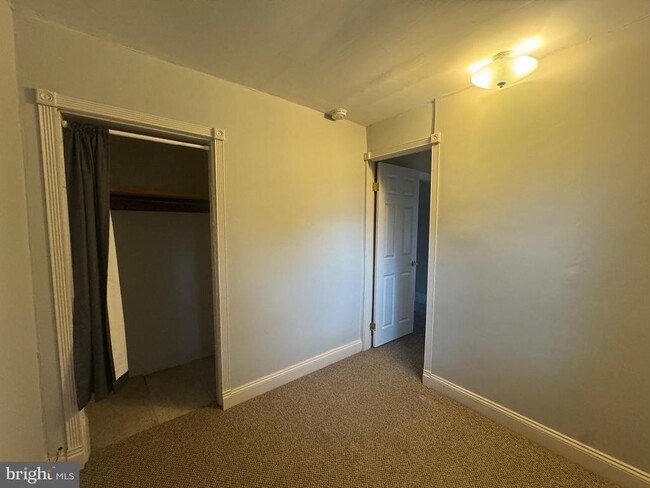 Building Photo - 317 W 4th Ave