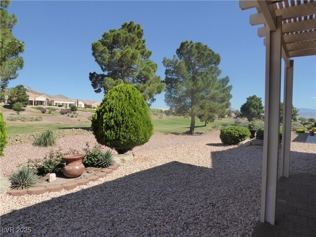 Building Photo - 2545 Youngdale Dr