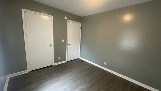 Building Photo - FIRST FULL MONTHS RENT FREE!! 2 Bedroom Duplex with Huge Back Yard!