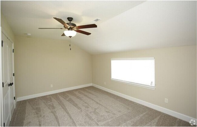 Building Photo - Eagle Creek Townhomes - Enjoy $50 off your monthly rent when you sign a 15-month lease.