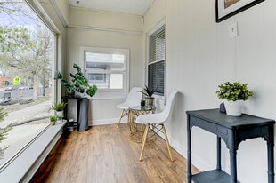 sunroom / entry - 523 E Cache La Poudre St