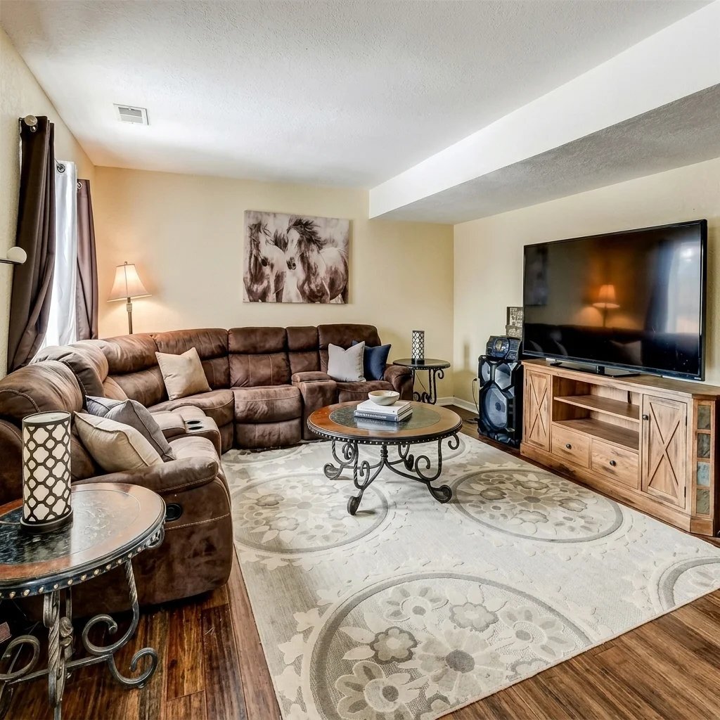Building Photo - 504 S Laredo Cir