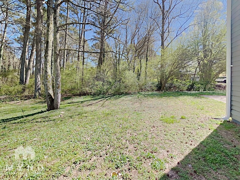 Building Photo - 5924 Sutton Dr