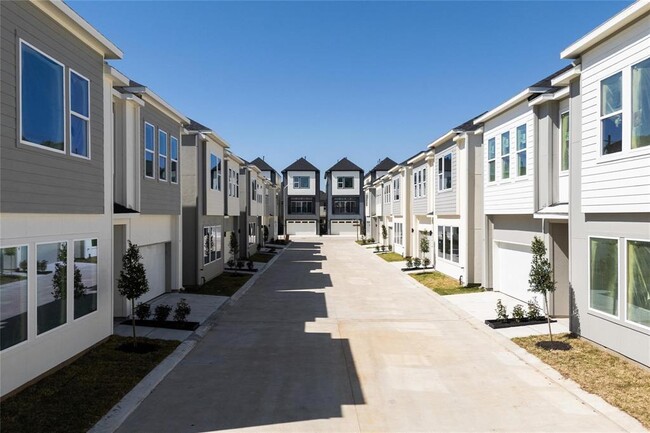 Building Photo - 8913 Knl Br Dr
