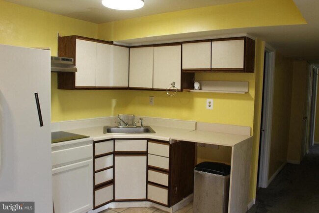Building Photo - 5702 Goucher Dr