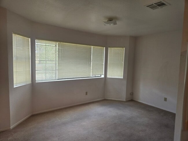 Building Photo - 110 Torbernite Dr