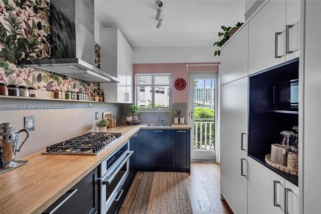 Building Photo - 1840 James Ave