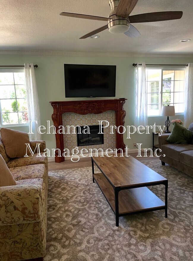 Building Photo - 2 bed 2 bathroom home in the El Camino/Gerber Area Available Unfurnished or Furnished