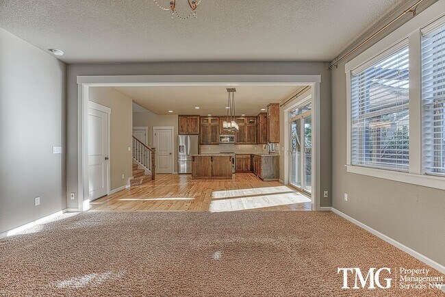 Building Photo - Stylish Beaverton Home with Built-ins, Open Layout & Private Backyard