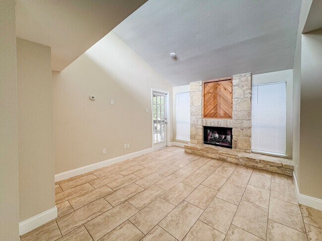 Building Photo - 3843