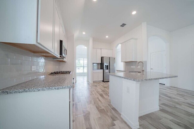 Building Photo - Welcome home to you new 3 bed 2 bath locat...