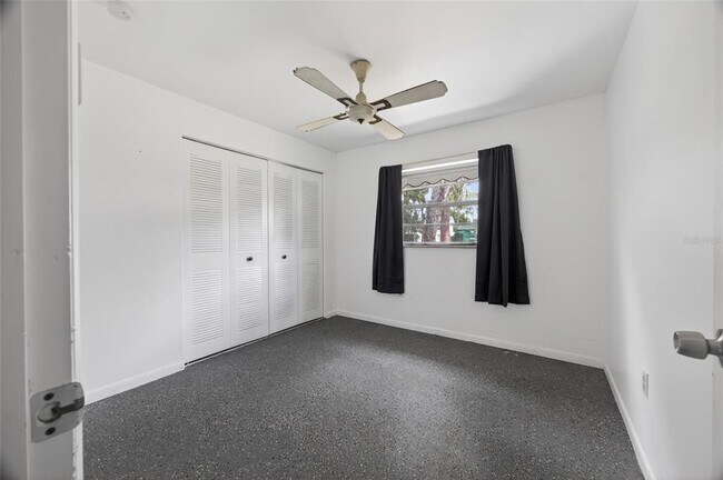 Building Photo - 1567 SE 27th St