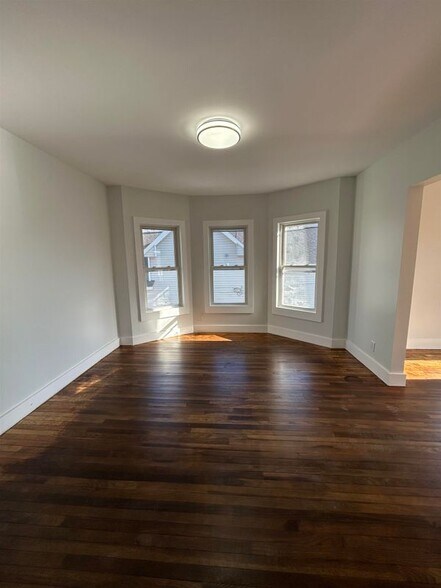 Building Photo - 6 Holmes, 2