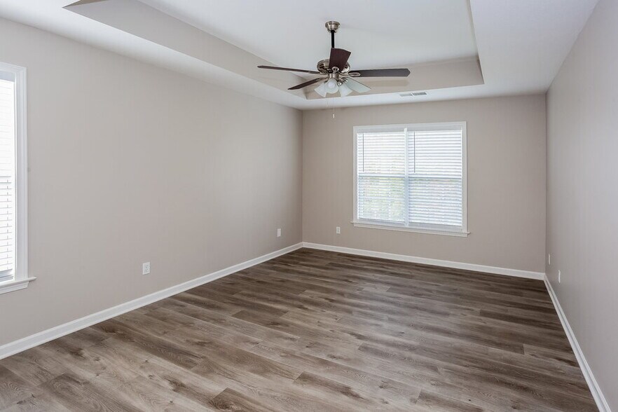 Building Photo - 1641 Red Bird Cir SE