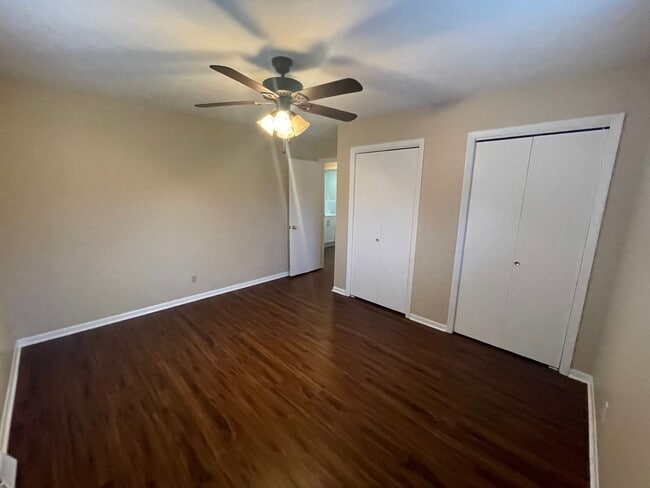 Building Photo - 11620 S Williamsburg Dr