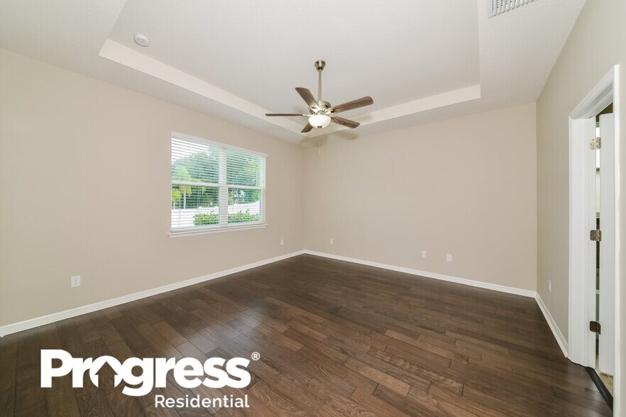 Building Photo - 10606 Scenic Hollow Dr