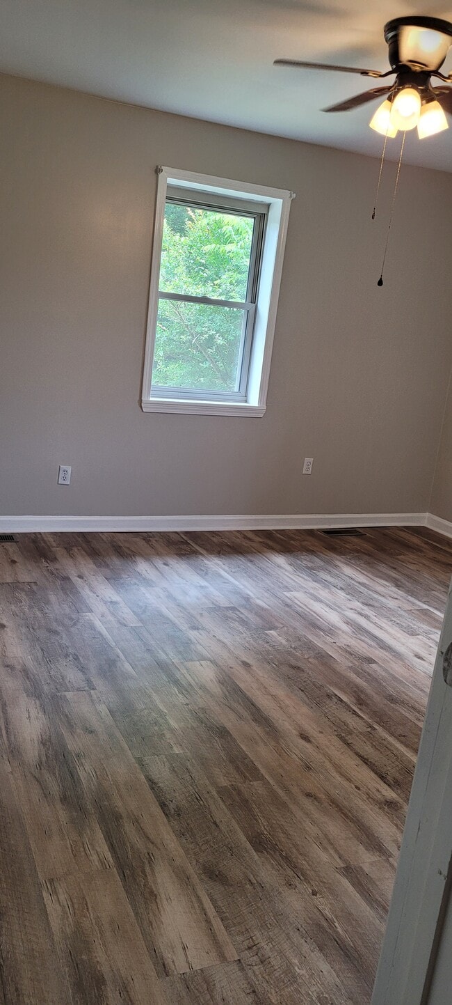 Building Photo - 516 Rogers Ln