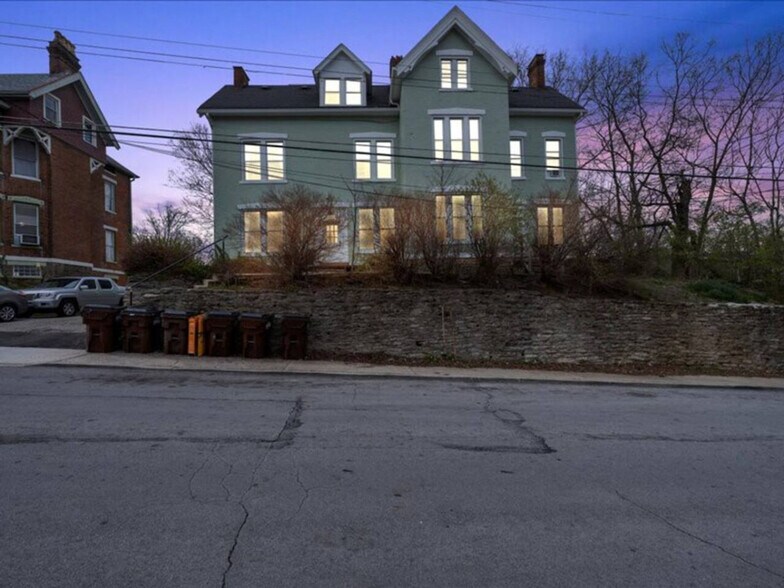 Building Photo - 242 Mccormick Pl