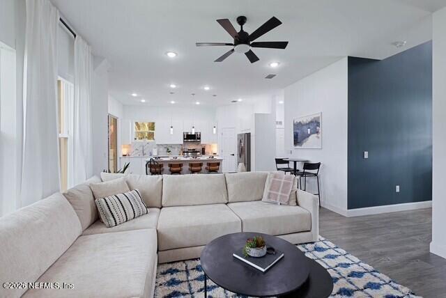 Building Photo - 5631 Heckscher Dr