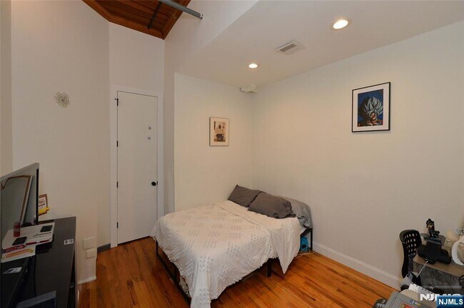 Building Photo - 126 Webster Ave