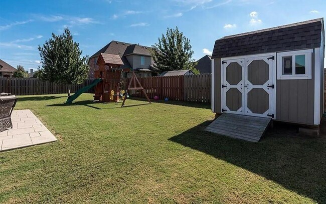 Building Photo - 3403 SW Crosswinds Blvd