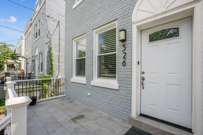 Building Photo - 526 Roxboro Pl NW