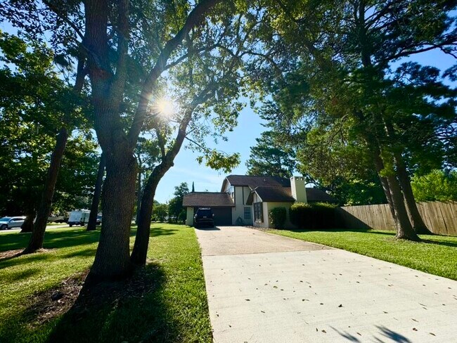 Building Photo - 129 Raintree Blvd
