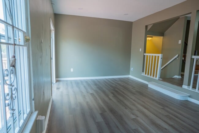 Building Photo - 8202 Ashford Blvd