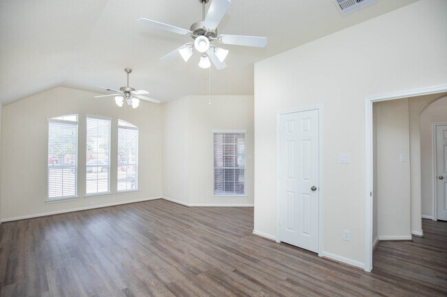Building Photo - 835 Aqua Vista Ln
