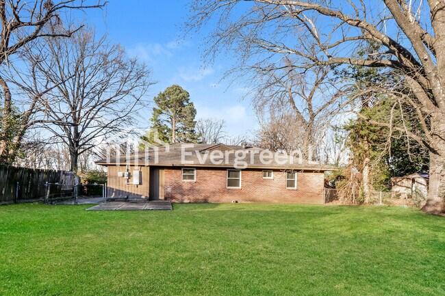 Building Photo - 1633 Puryear Rd