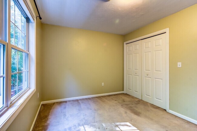 Building Photo - 28 Ptarmigan Dr