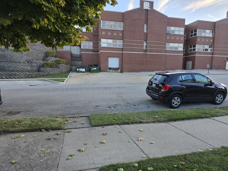 Building Photo - 3634 E Bottsford Ave