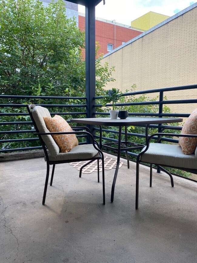 Building Photo - 97 Bright St