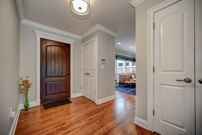 Building Photo - 117 Elm Ln
