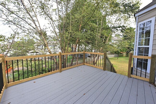 Building Photo - 3 Bedroom Detached Home in Desirable Delta...
