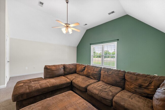 Building Photo - 680 Foxfield Dr